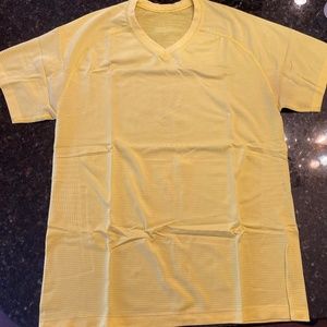 Mens M Lululemon metal vent tech - v-neck